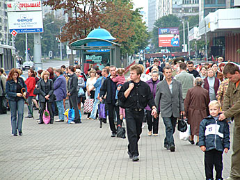 Strassen und Menschen in Belarus